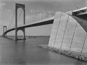 New York, Bronx-Whitestone Bridge über den East River