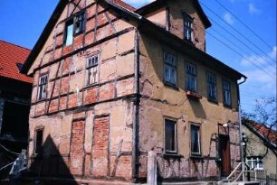 Haus, sanierungsbedürftig