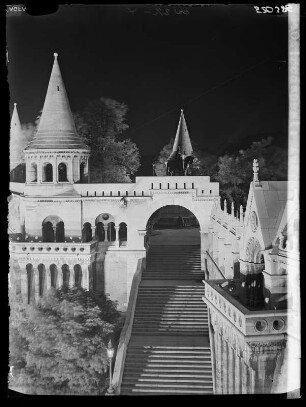 Budapest: Aufgang zur Fischerbastei bei Nacht