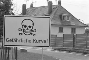 Gefahren-Beschilderung anlässlich der Explosion eines umgestürzten Tanklastzugs auf der Südtangente beim Bulacher Kreuz
