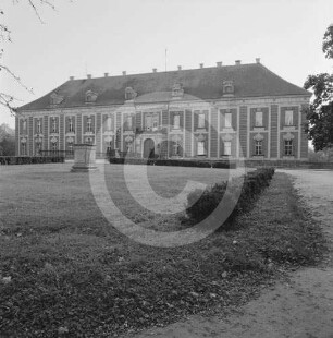 Nordflügel am Hauptportal von Schloss Sagan