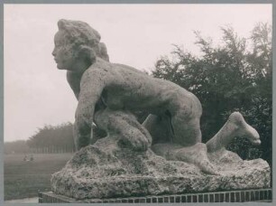 Kriechende I, 1926/27, Kalkstein