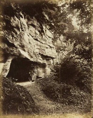 Mittelgrundstudie: Felsen und Terrain: Felspartie mit Baumschlag (Jettenhöhle)