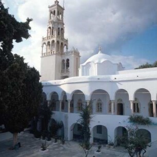 Tinos, Wallfahrts-Kloster der Panagía Tiniótissa mit Glockenturm, 19. Jh., mit italianisierendem Glockenturm