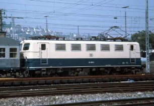 Stuttgart Hbf. Gleis 3 Einfahrt Lok 141 397 N Bnb-Wagen
