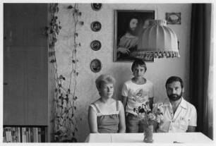 Familie E. (Sachbearbeiterin, Produktionsleiter beim Fernsehen) am Eßtisch