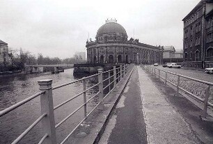 Berlin: Spree mit Bode Museum (An Weidendamm)