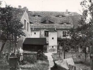 Glockengießerei in Kleinwelka : Handwerkstechniken - Glockengießerei und Glocken. Ort: Mały Wjelkow / Kleinwelka. Zinzendorfstraße, Hofansicht des Hauses Gruhl (Glockengießerei)