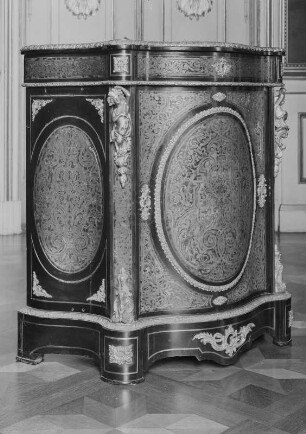 Schränkchen in Boulle-Technik