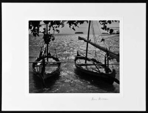 Pulau Putri. Zwei Boote vor Anker liegend