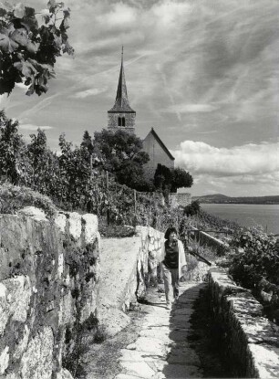 Bieler See mit Blick auf die Kirche von Ligerz