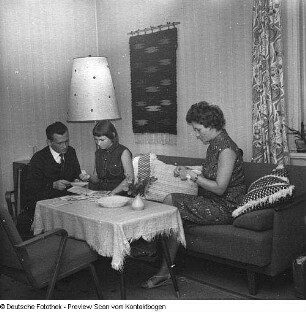 Gottfried Richter, Direktor der Kreuzschule Dresden, im Kreis seiner Familie (Frau und Tochter)