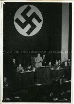 Hermann Göring eröffnet den neuen Reichstag in der Krolloper