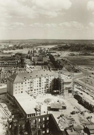 Dresden. Blick vom Rathausturm über die Baustelle an der Ernst-Thälmann-Straße nach Nordosten zum Pirnaischen Platz