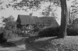 Altes Fachwerkhaus mit Stroh gedeckt in Großwelka. : Tykowane domske ze słomjanej třěchu we Wulkim Wjelkowje
