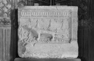 Hermelin mit heraldischen Ornamenten