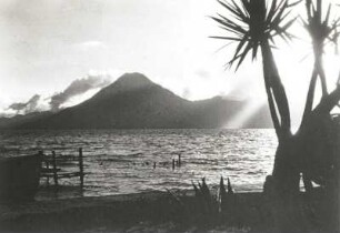 Guatemala. Atitlán-See ( : Blick über den See bei Sonnenuntergang