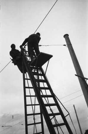 Arbeiten im Zusammenhang mit der Modernisierung der Albtalbahn.