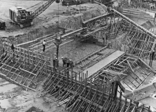 Wehrbaustelle der Staustufe Zeltingen/Mosel