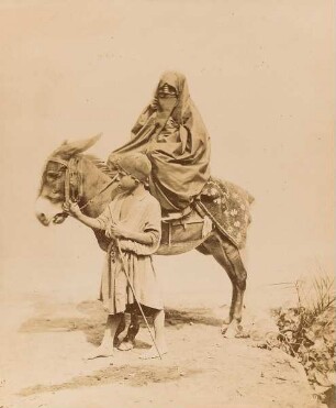 Femme sur un âne