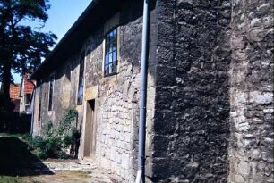 Kirchenlanghaus von Südost: Übergang Turm zum Langhaus, vermauerter Bogen