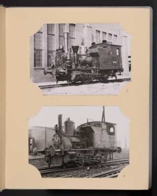 Albumseite mit zwei Postkarten von Lokomotiven : Sammelalbum mit Fotografien (Postkarten) von Dampflokomotiven. Kunstledereinband; 27,5 x 21,8 x 2 cm (um 1970). Dresden: SLUB/DF 2009.C.30