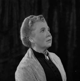 Porträtaufnahmen von Friedel Nowack, Schauspielerin am Maxim-Gorki-Theater : Porträt von Friedel Nowack