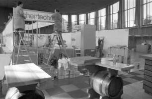 Einkaufs- und Informationsschau "offerta 77" in den Ausstellungshallen am Karlsruher Festplatz