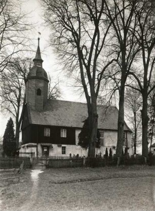 Petershain (Quitzdorf am See-Petershain). Pfarrkirche St. Petri und Andreae (16. Jh.). Ansicht von Süden