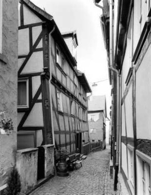 Fachwerkhaus (Fachwerkwohnhaus); Alsfeld, Enggasse 2, Enggasse 4, Enggasse