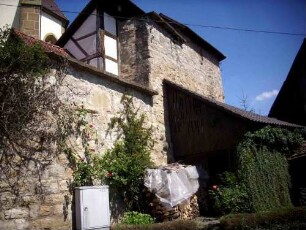 Ansicht von Südosten über Ortsseite mit Gaden im Kirchhof (mit Kirchhofmauer als Außenmauer)