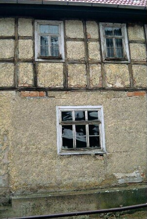 Detail voriges Bild: alte Fenster in der Traufseite