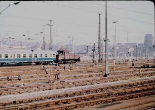 Stuttgart Hbf. Wartegruppe Mitte Lok 163 001