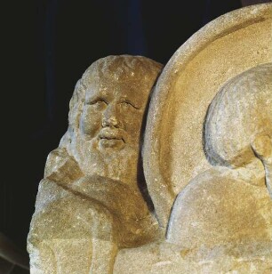 Trier. Weinschiff vom Grabmal eines Weinhändlers. Detail: Kopf des fröhlichen Steuermanns
