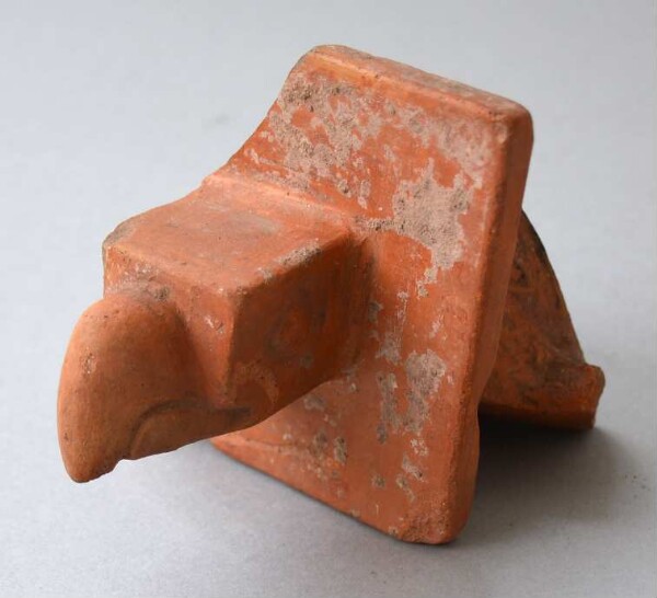 Clay animal head (fragment)