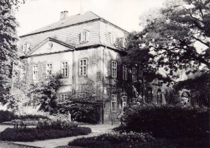 Blick vom Schlossplatz auf die Stadthalle. Detmold. Schlossplatz