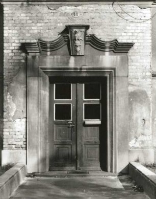 Dresden-Neustadt, Röderauer Straße 48. Wohnhaus (um 1925), Portal