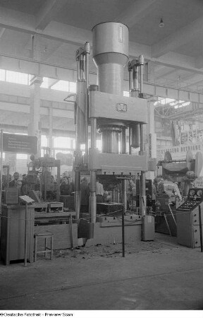 Hydraulische Presse der VVB Werkzeugmaschinen und Werkzeuge Chemnitz (WMW), Technische Messe 1953