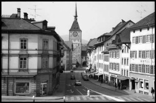 Aarau: Vordere Vorstadt mit Stadttor vom Rathausplatz