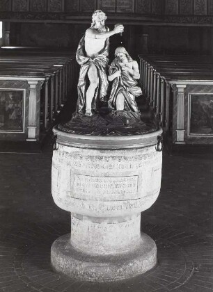 Taufstein und Deckel mit Darstellung der Taufe Christi