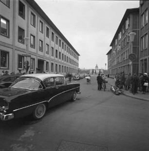 Verkehrsunfall zwischen einem PKW und einem Motorrad an der Kreuzung Zirkel/Karl-Friedrich-Straße.