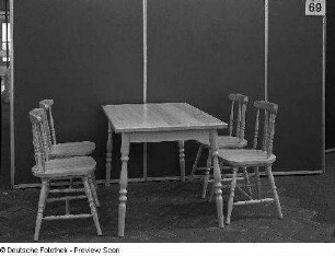 Eßtisch mit vier Stühlen (1983; VEB Möbelkombinat Berlin (MKB))