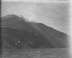 „Sciara del Fuoco“ : Nordwestseite der Insel Stromboli, am obereren Ende der Krater des gleichnamigen Vulkans