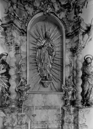 nördlicher Seitenaltar — Mittelfigur: Apostel Petrus