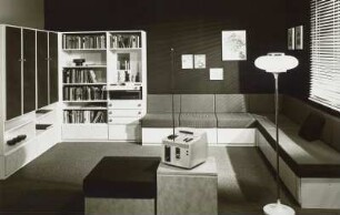 Anbauwand "Smaragd" : Wohnzimmermöbel (1977; Möbelkombinat Erfurt (MKE)). Anbauwand "Smaragd" und Sitzgruppe