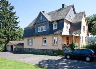 Neues Pfarrhaus; Laubach, Pfarrstraße 15