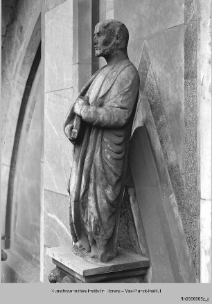 Apostel-Statue