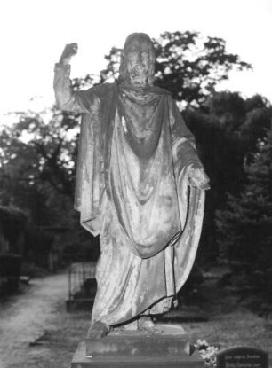 Grabmal eines Unbekannten : Grabmal eines Unbekannten. Detail: Christusfigur (19. Jh.). Dresden-Johannstadt, Trinitatisfriedhof
