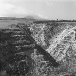Kalabrien, Landschaft wohl mit aufgelassenem Steinbruch