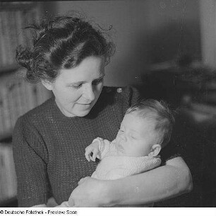 Porträt einer Mutter mit Baby
